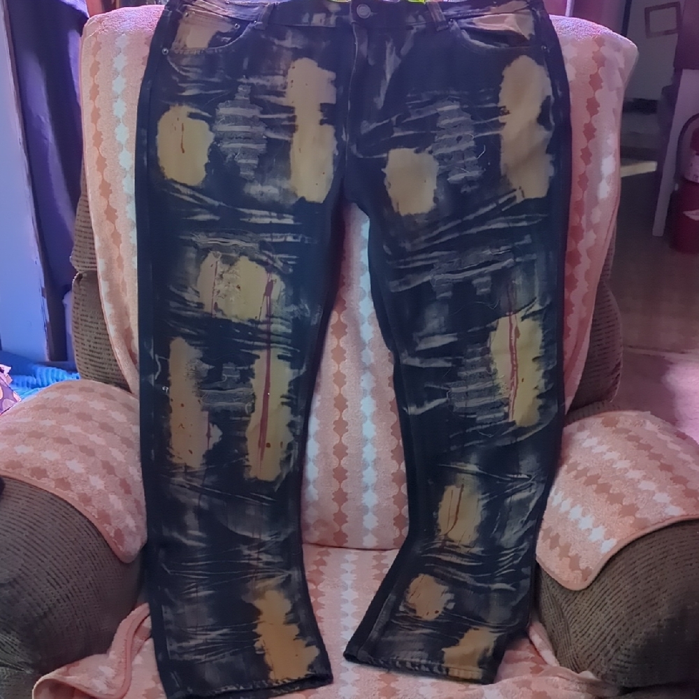 Diamond Stash Denim Distressed Jeans